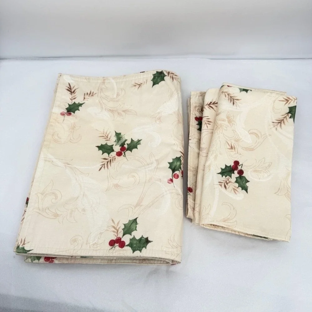 Liz Claiborne Placemats & Napkins SET of 4 Holly Berry Damask XMAS Table Decor